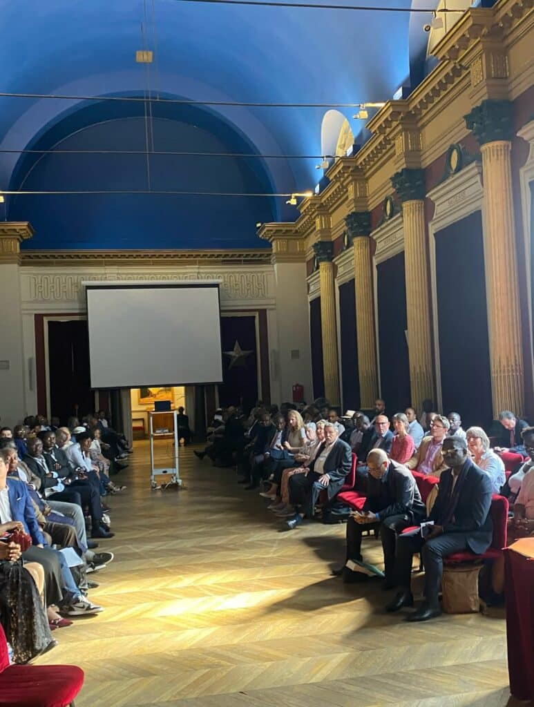 Photographie des participants à cette conférence publique
