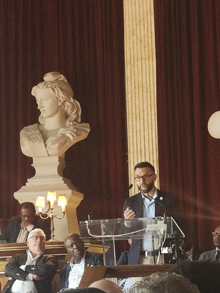 Christophe Ravel, le Grand Maitre du Grand Orient de Suisse en plein allocution