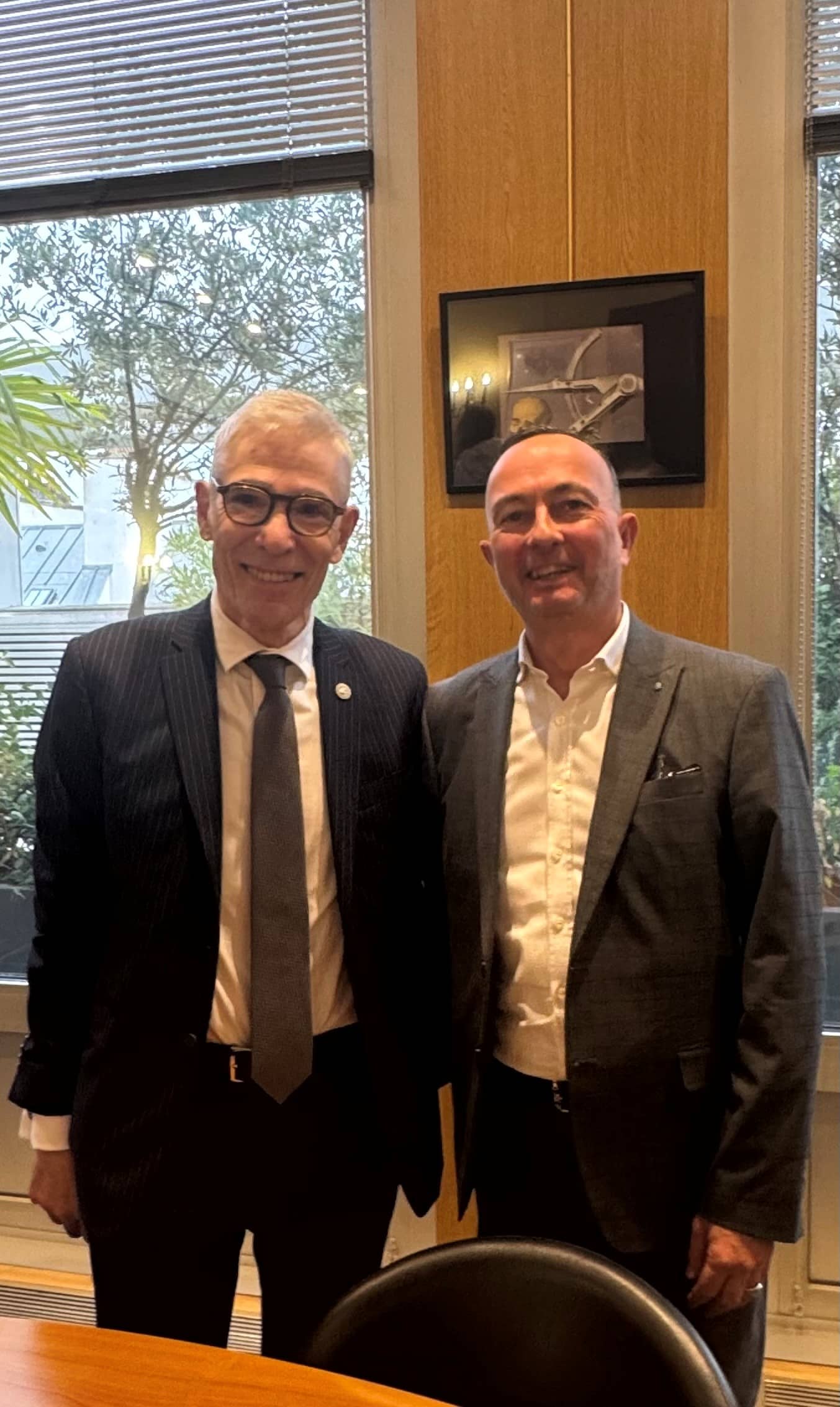 Le Grand Maître du Grand Orient de Suisse, Pierre Jéronimo avec le Grand Maître du Grand Orient de France, Pierre Bertinotti.